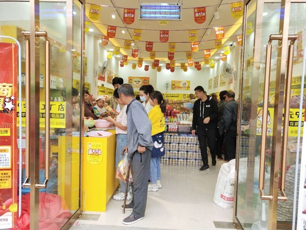 饞嘴郎零食加盟店如何提高服務(wù)質(zhì)量？