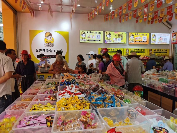 想在鄉(xiāng)鎮(zhèn)開個量販零食店，加盟品牌連鎖店怎么樣？?